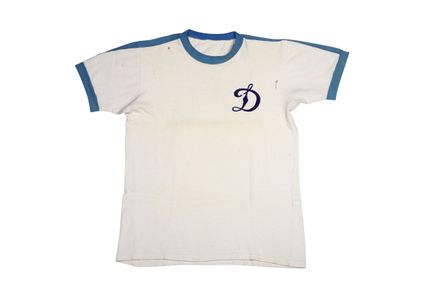 足球 基辅迪纳摩队

六七十年代的基辅迪纳摩训练服。