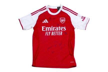 ARSENAL SOCCER

Official jersey signed by the enti