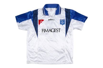 足球：弗雷德里克·丹朱

奥塞尔足球俱乐部（AJ Auxerre）1996–1997赛季所穿的5号球