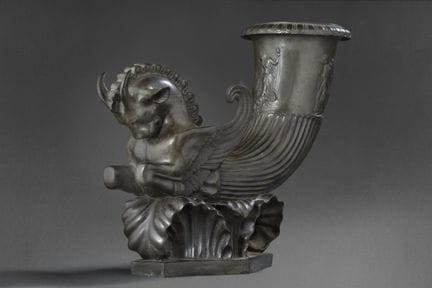 RHYTON

aus Bronze mit brauner Patina, wahrscheinl