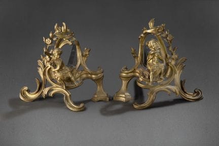 KAMINHALTER

aus ziselierter und vergoldeter Bronz