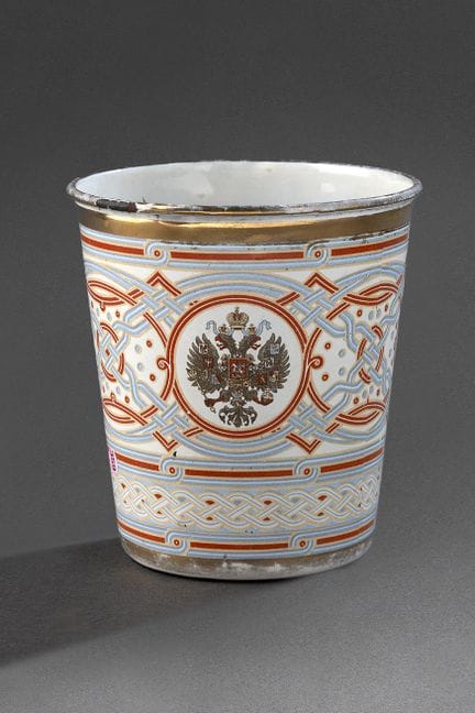 KHODYNKA-BECHER

oder „Timbale der Trauer“. Becher