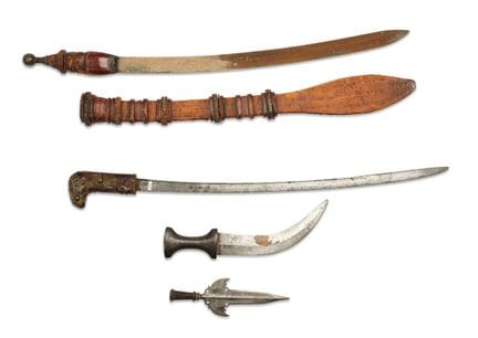 WEAPONS SET

Includes:

-Mandingue saber.
Total le