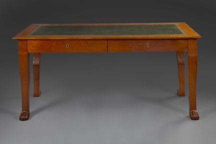 ~FLACHER SCHREIBTISCH DES PRINZEN VON JOINVILLE

A