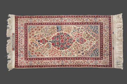 TEPPICH ISPAHAN

Kette und Schuss aus Baumwolle, F