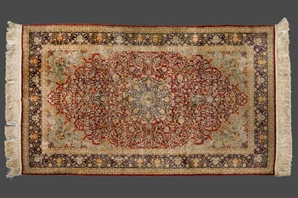 NAÏN-TEPPICH

aus Seide (Kette, Schuss und Flor au