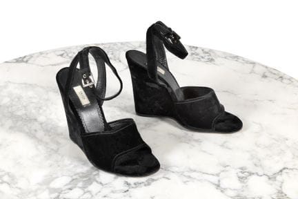 PRADA

Paire d'escarpins compensées

En velours no