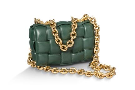 BOTTEGA VENETA

Sac “Cassette"

En agneau vert sap