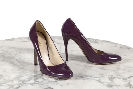 PRADA

Paire d'escarpins

En cuir verni prune
Poin