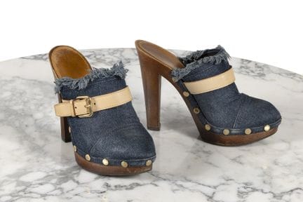 LOUIS VUITTON

Paire de sabots à plateforme

En de
