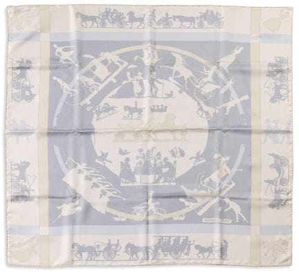 HERMÈS

Carré

En twill de soie imprimé d'un motif