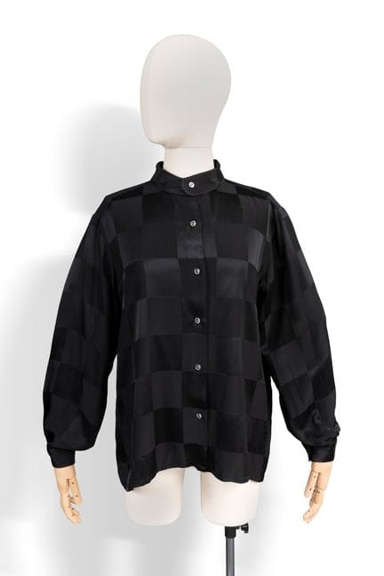 PIERRE CARDIN BOUTIQUE

Chemisier

En soie noire f