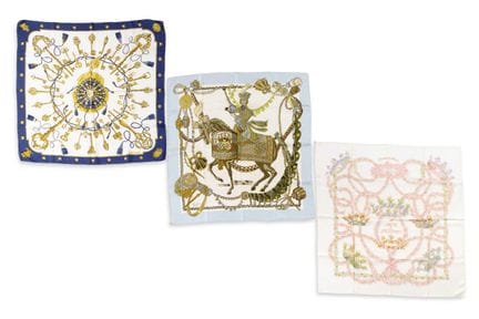 HERMÈS

Lot de trois carrés

En twill de soie, imp