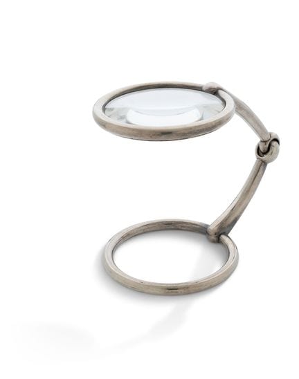 HERMÈS

Loupe “Mors”

En métal argenté et verre
Si