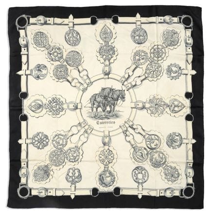 HERMÈS

Carré

En twill de soie titré "Cuivreries"