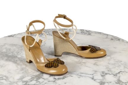 LOUIS VUITTON

Paire de sandales

En agneau camel 