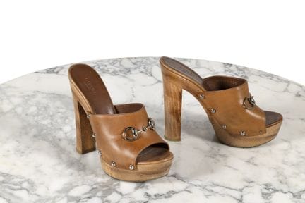 GUCCI

Paire de mules façon sabots à plateforme

E