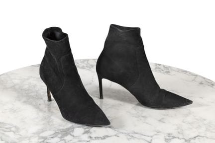 CHRISTIAN DIOR

Paire de bottines à talon

En suèd
