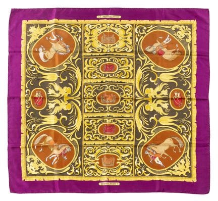 HERMÈS

Carré

En twill de soie imprimé d'un motif