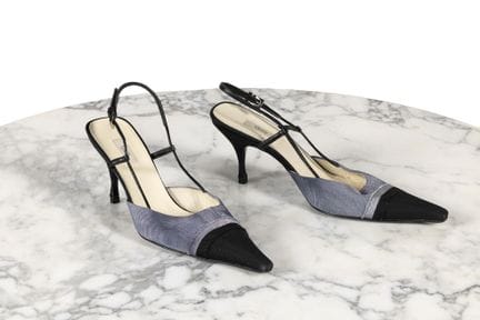 PRADA

Paire de slingback à talon

En agneau noir 