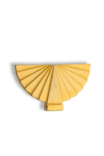 KARL LAGERFELD

Broche

En métal doré
Signée
Larg.