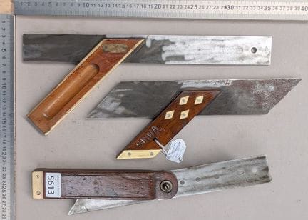 3 fausses équerres de menuisier, manche bois et la