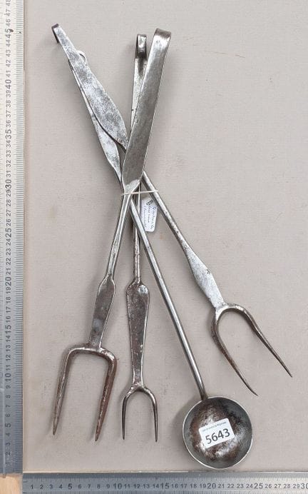 4 Ustensiles de cuisine : 3 fourchettes à deux den