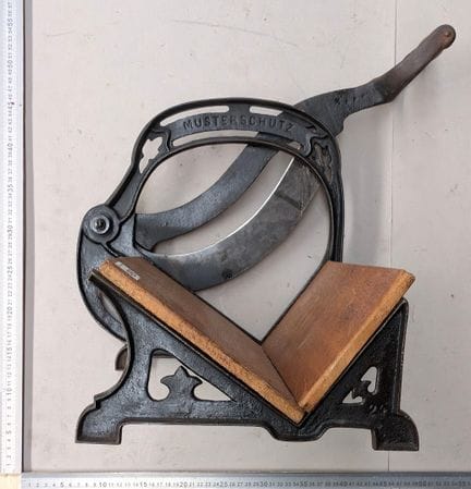 1 ancien coupe pain - Dimensions et état voir phot