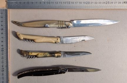 Lot de 4 canifs anciens avec lame coulissante 1930