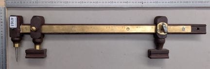 1 ancien compas en bois acier et laiton - Dimensio