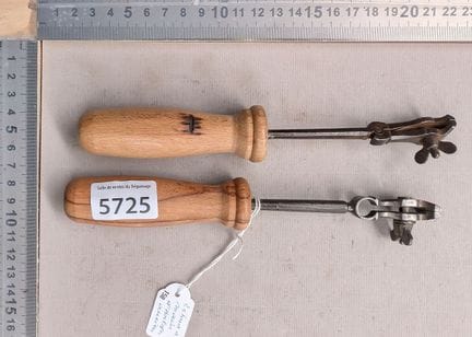 2 Petits étaux à main d'horloger anciens - Dimensi