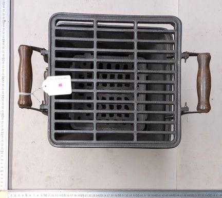 Ancien mini barbecue en fonte - Dimensions et état