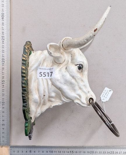 Une tête de bœuf en fonte - Dimensions et état voi
