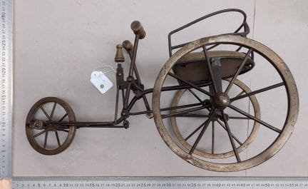 Petit tricycle forgé - Dimensions et état voir pho