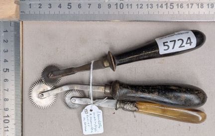 3 roulettes acier forgé manche en bois et corne - 