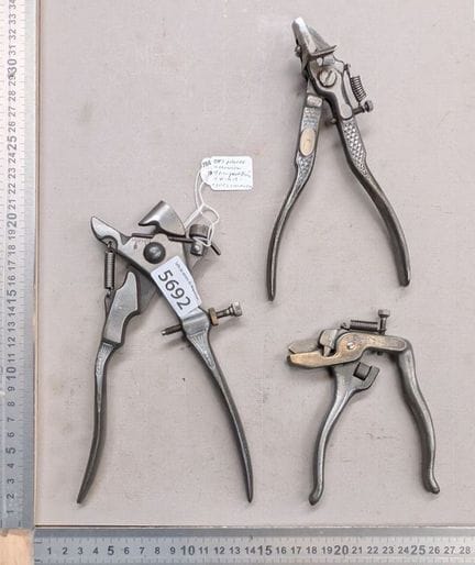 3 pinces à avoyer : une PEUGEOT FRERES, une WHB et