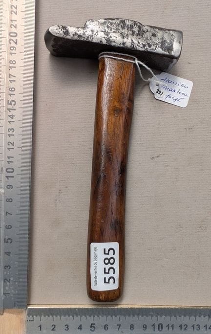 Un ancien marteau forgé rare - Dimensions et état 