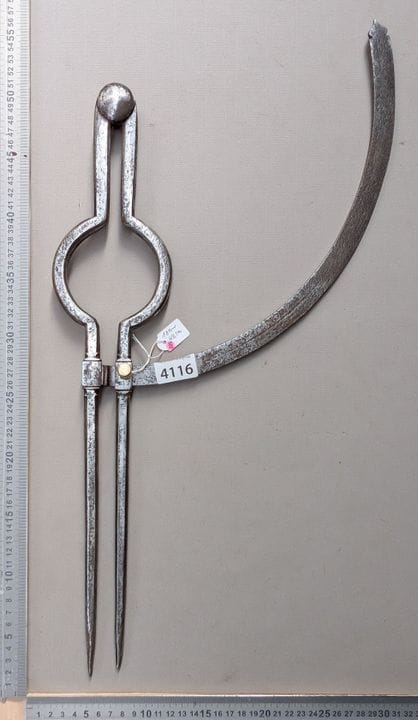 1 ancien compas en fer forgé 18ème - Dimensions et