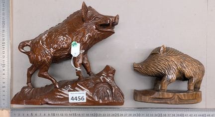 2 sangliers en bois sculpté - Dimensions et état v