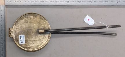 Ancien fer à gaufre et gaufrette - Dimensions et é
