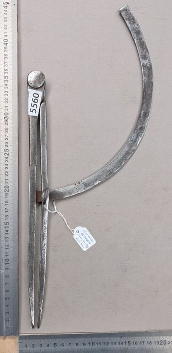 Un compas ancien XVIIIème, très bon état - Dimensi