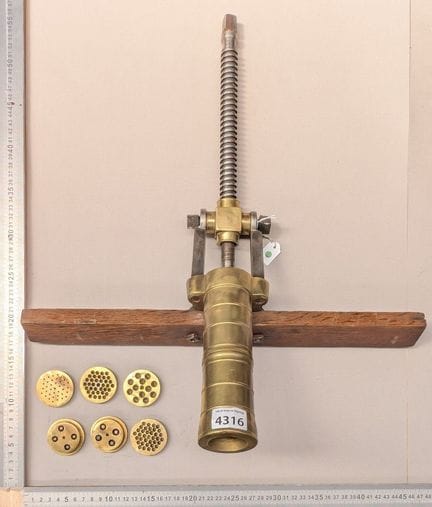 Machine à fabriquer les pates spaghetti - Dimensio