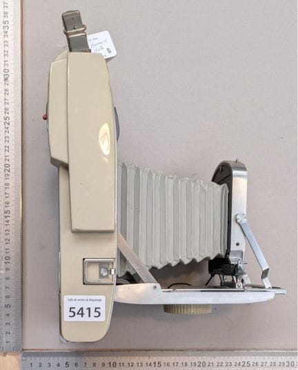 Ancien appareil photo polaroid - Dimensions et éta