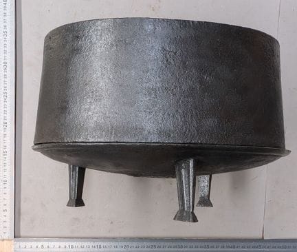 Marmite XVIIIème en fonte sur 4 pieds 14kg - Dimen