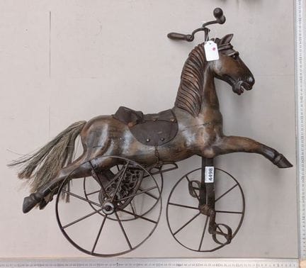 Cheval sur son vélo - Dimensions et état voir phot