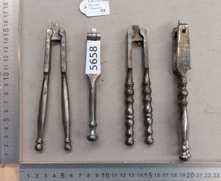 4 anciens casse-noix - Dimensions et état voir pho