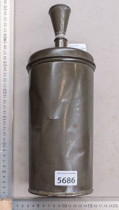 Ancien appareil pour battre les œufs en neige en f