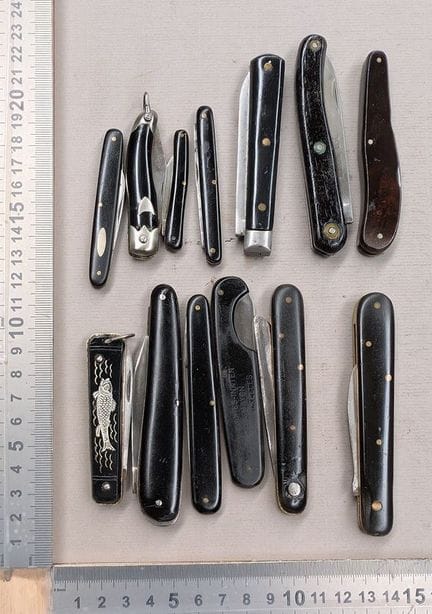 Lot de 13 canifs anciens pliants, français, utilit