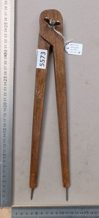 Très beau compas en bois et laiton 36 cm - Dimensi