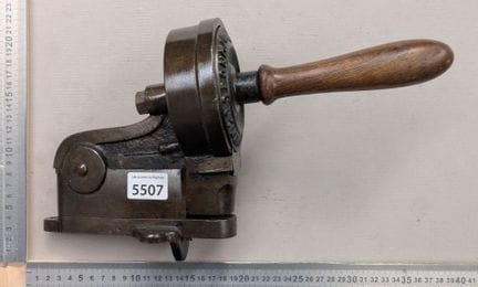 Presse de marquage en fonte, 1880 , cuir, carton ,